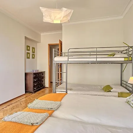 Fuer 17 Personen Und 1 Kind In Appartement *