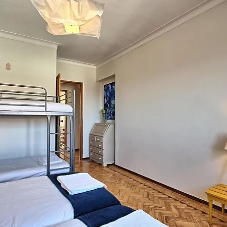 Fuer 17 Personen Und 1 Kind In Appartement *