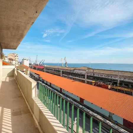 Appartement Fuer 17 Personen Und 1 Kind In Lisboa