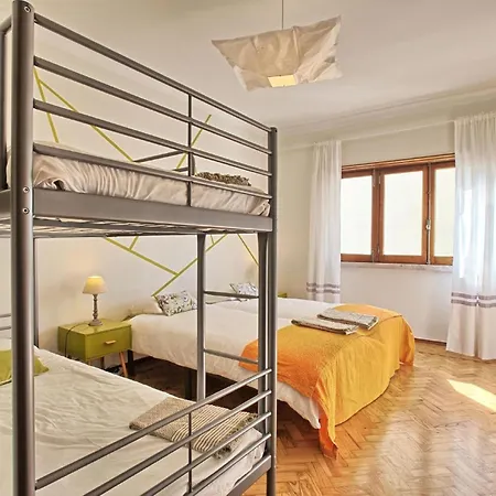 Fuer 17 Personen Und 1 Kind In Апартаменти