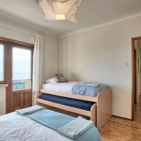 Apartman Fuer 17 Personen Und 1 Kind In *