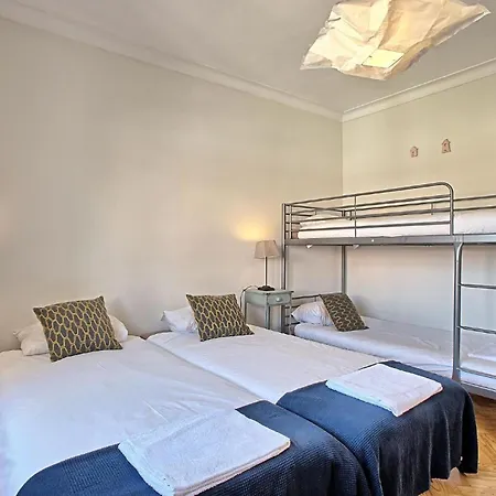 Apartman Fuer 17 Personen Und 1 Kind In